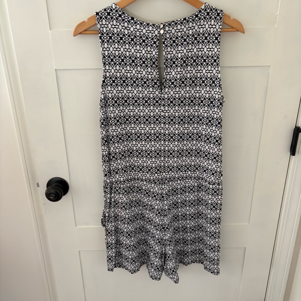 New York & Company Black white Cotton Sleeveless Romper. Size Medium. - Picture 4 of 12